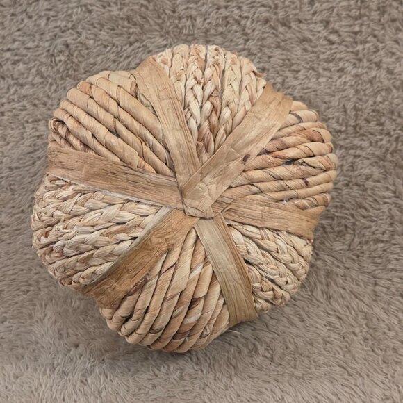 Natural Woven Pumpkin Decor – Xmas & New Year - Picture 4 of 5